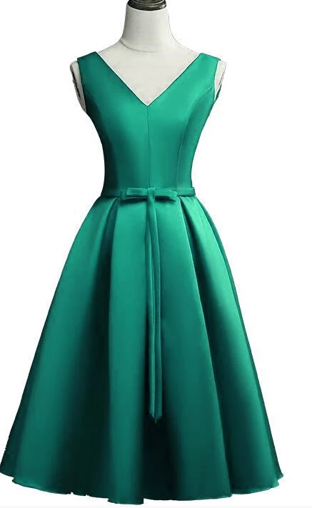 Lovely Green Satin Short homecoming Party Dress, V-Neckline Bridesmaid Dress cg9504