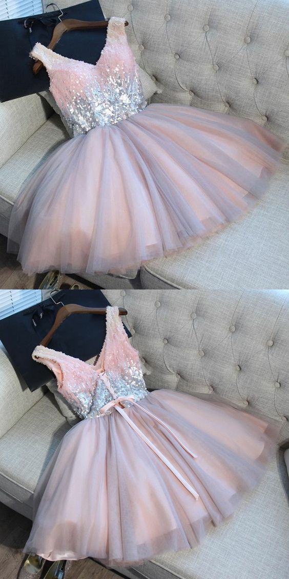 A-Line V-Neck Short Light Grey Tulle Homecoming Dress with Sequins cg115