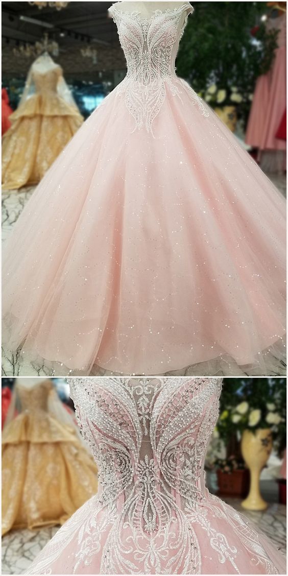 Romantic Tulle Bateau Neckline A-line Wedding Dress With Lace Appliques cg850